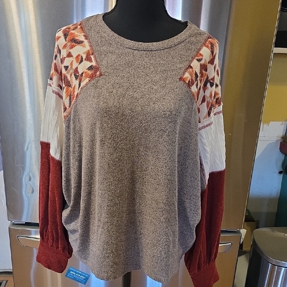 Maurices Heathered Brown Long Sleeve Top